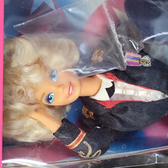 Vintage Army Gala  Barbie limited Edition in her dress blues - Picture 4 of 11